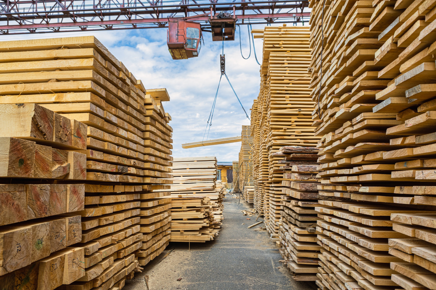 Sawmills continue to cut production, but lumber prices are not rising