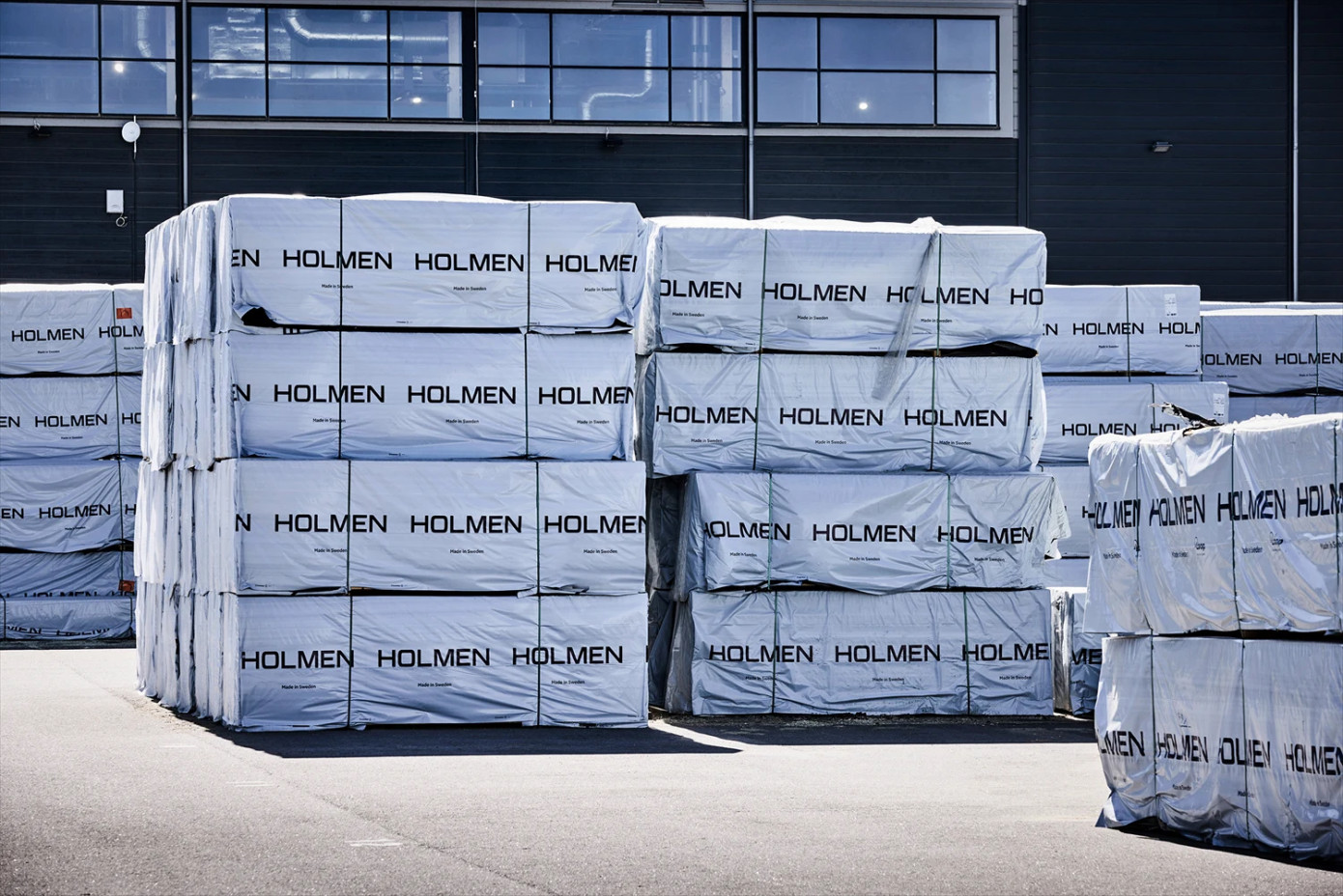 Holmen reports decrease in operating profit amid economic challenges