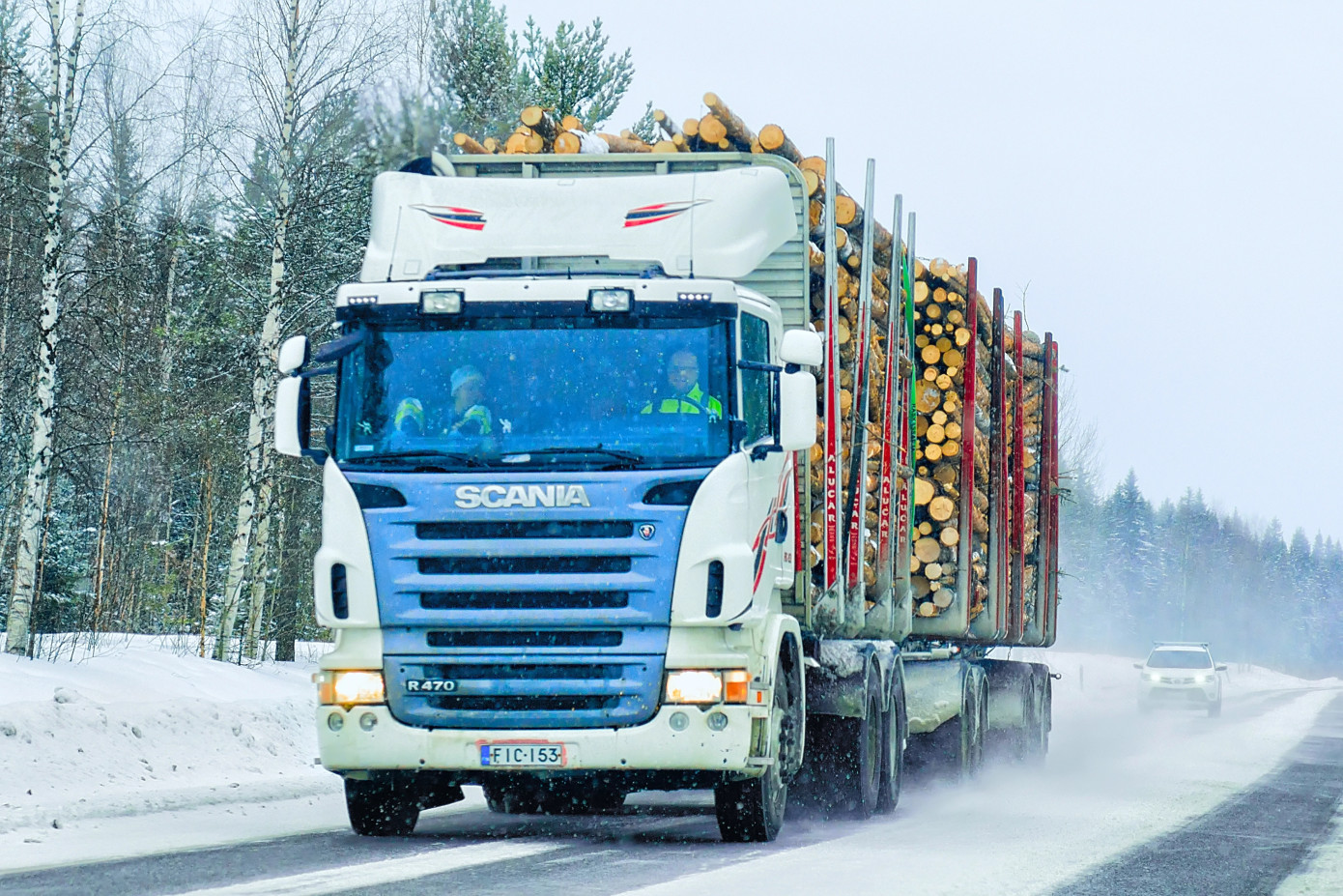 Swedish forestry companies raise log prices amid strong demand