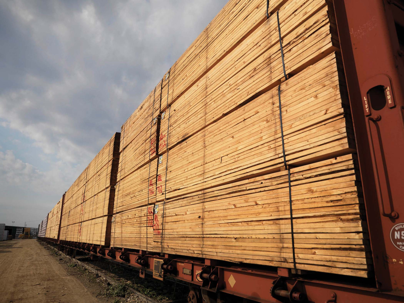 Canada"s railroads lock out 9,000 employees, threatening forest product exports