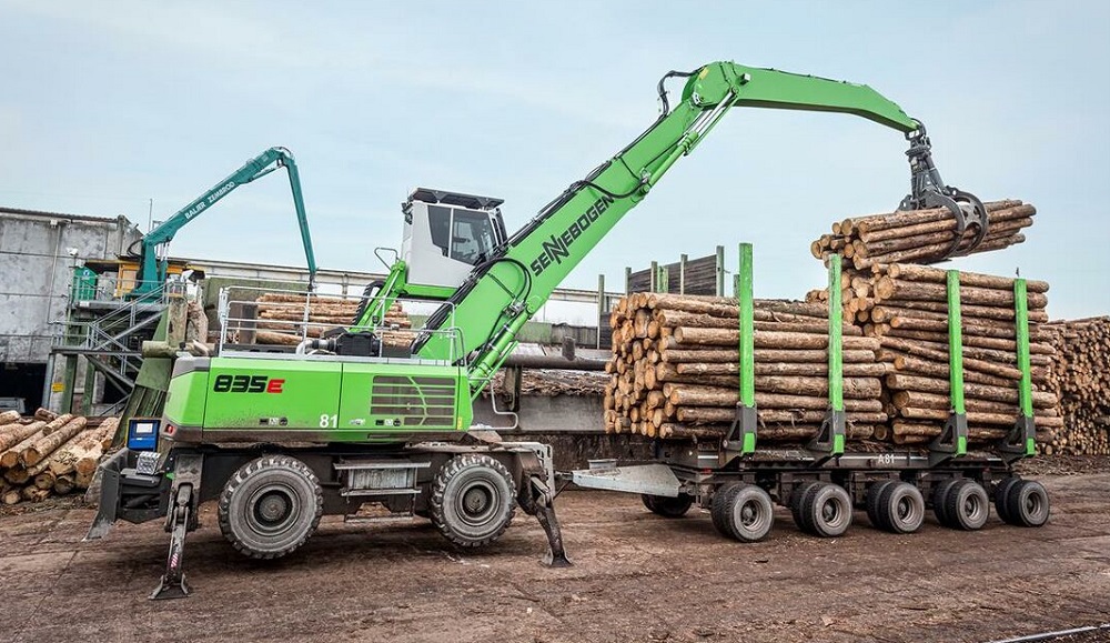 Sennebogen delivered material handler and trailer to Schwaiger Holzindustrie in Germany