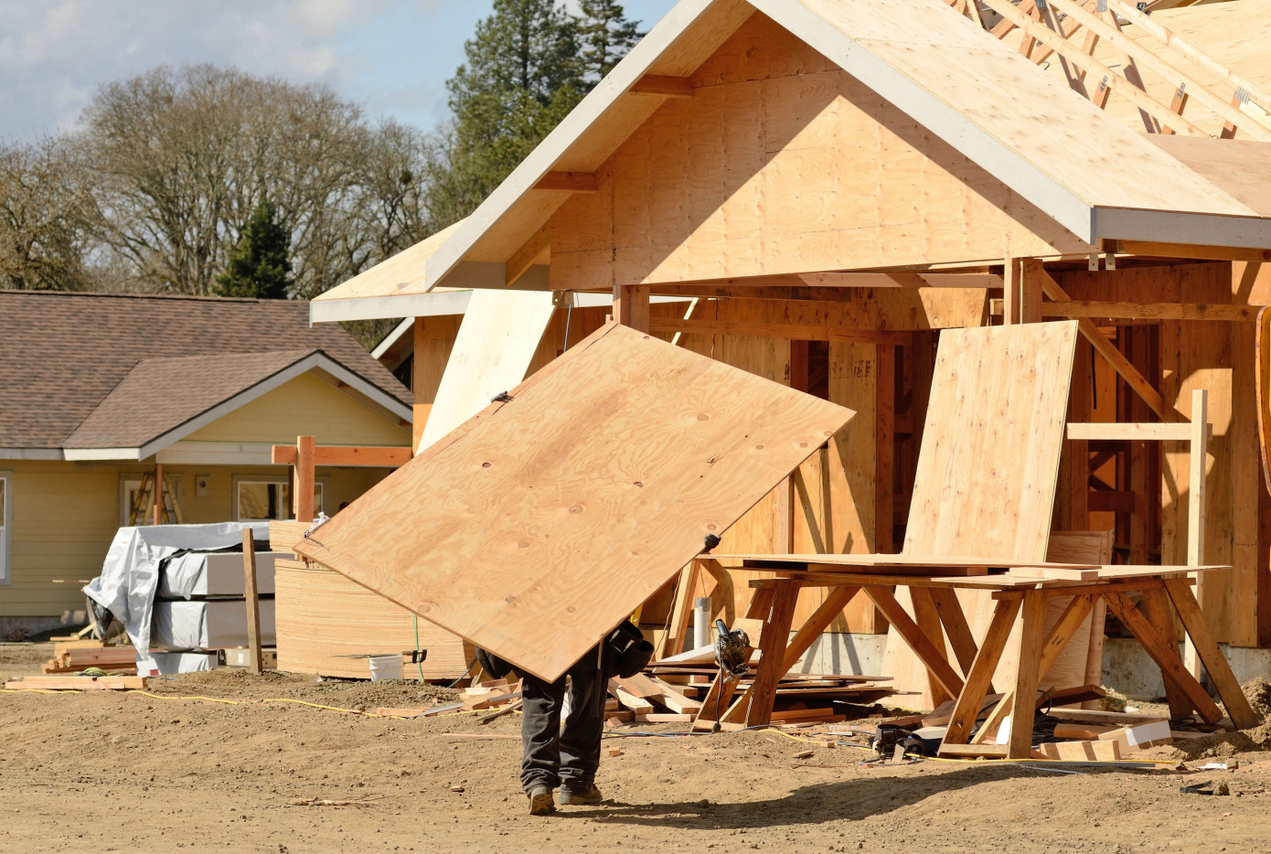 U.S. construction job openings decreased in November