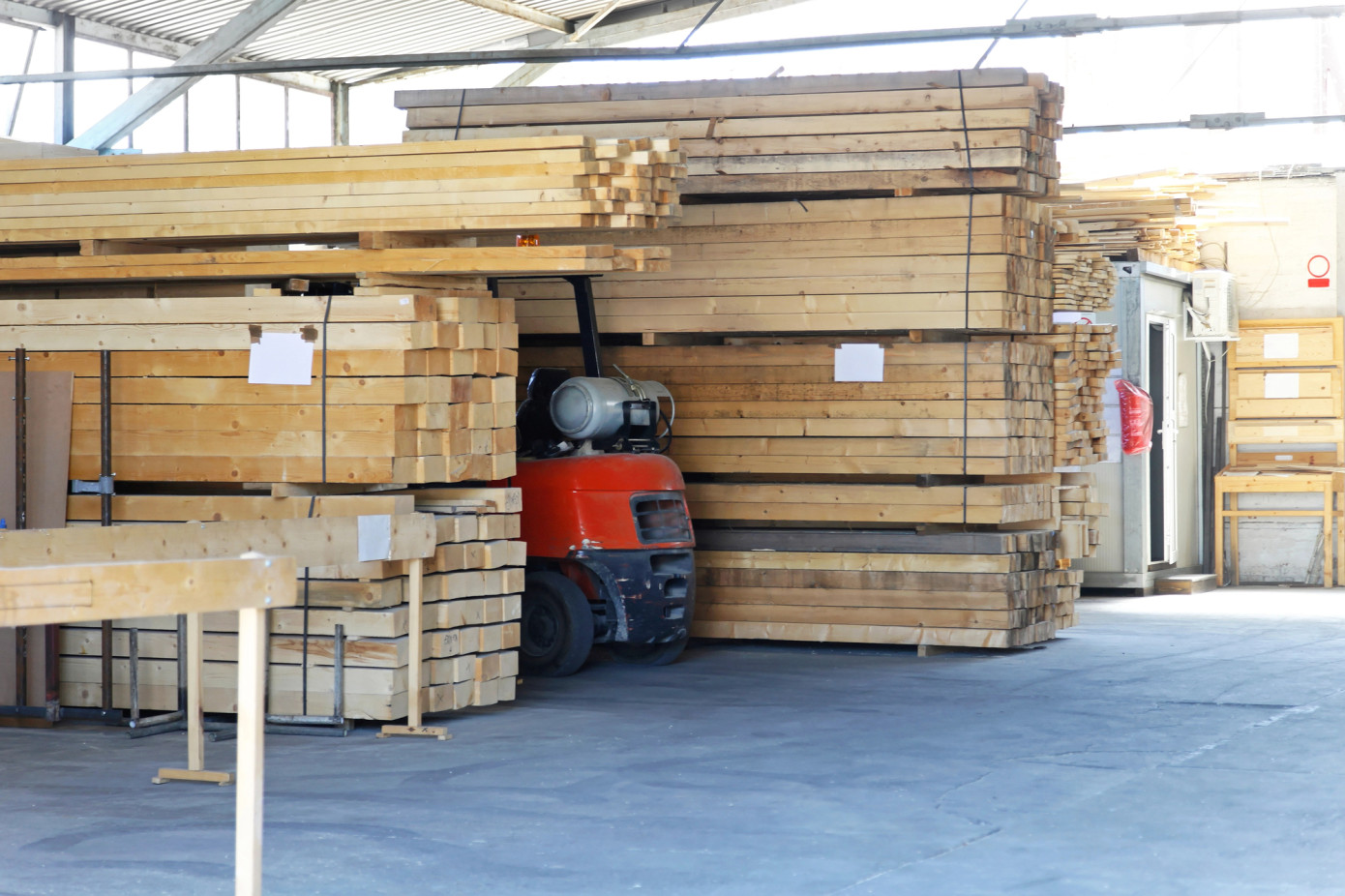 Ongoing soft demand brings dip in lumber prices